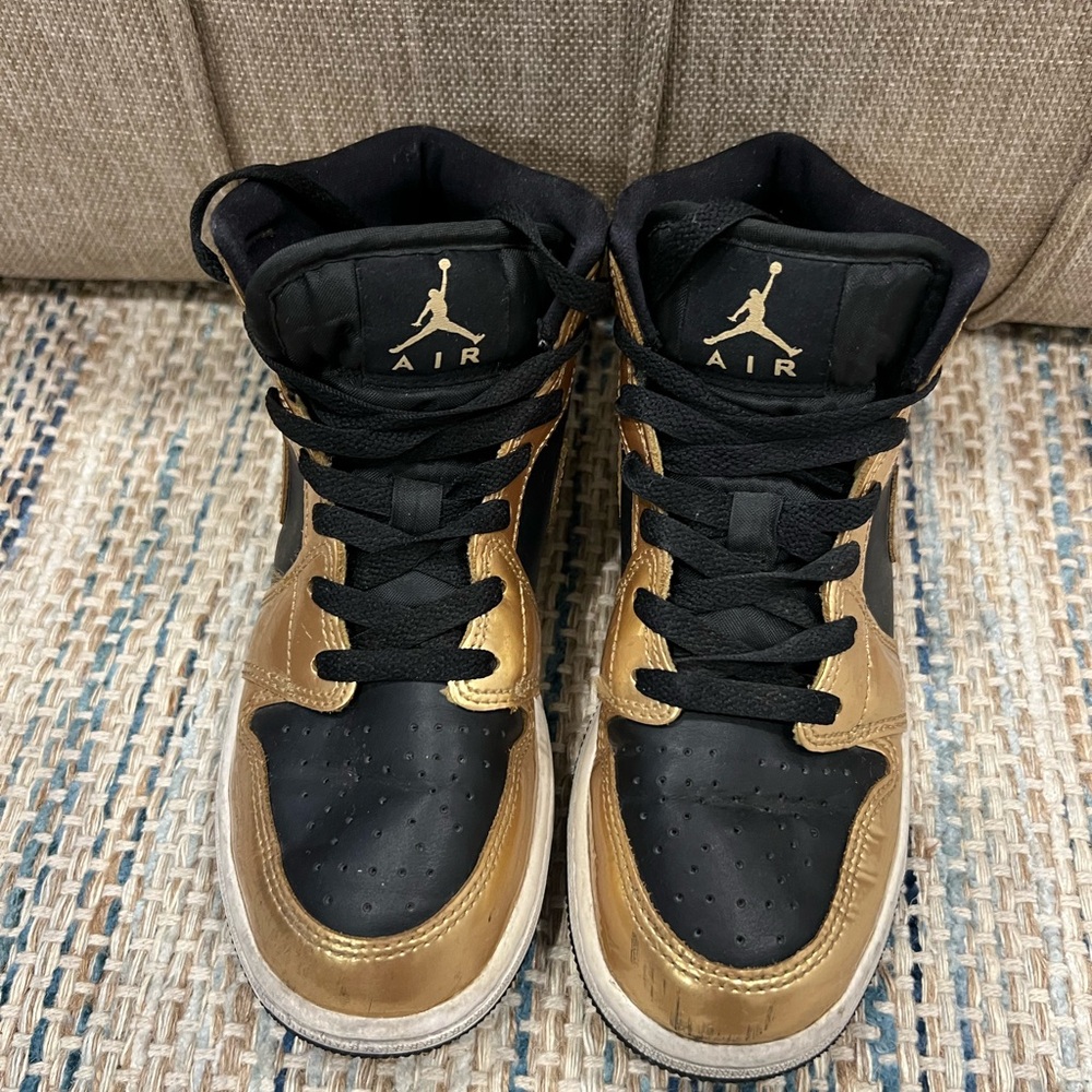 Jordan Kids Sneakers Black and Gold Accents  Size 3.5 DR6967-071 - Picture 5 of 11